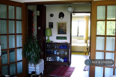 2 bedroom flat to rent, Bycullah Road, Enfield, EN2