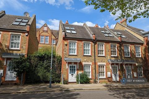 2 bedroom end of terrace house to rent, Burns Road, London, SW11