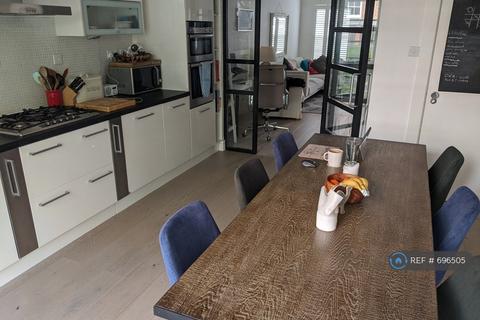 2 bedroom end of terrace house to rent, Burns Road, London, SW11