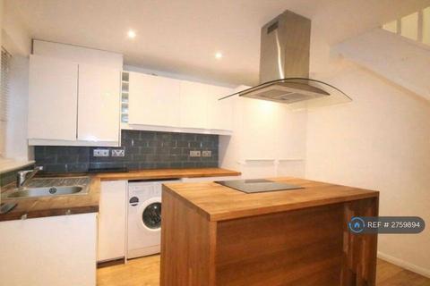 2 bedroom semi-detached house to rent, Franklin Way, Croydon, CR0