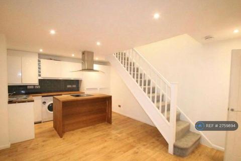 2 bedroom semi-detached house to rent, Franklin Way, Croydon, CR0