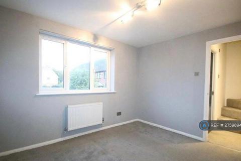 2 bedroom semi-detached house to rent, Franklin Way, Croydon, CR0