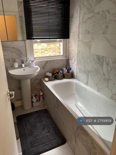 2 bedroom maisonette to rent, Trinity Road, London, N22