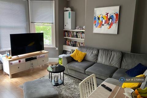 2 bedroom maisonette to rent, Trinity Road, London, N22
