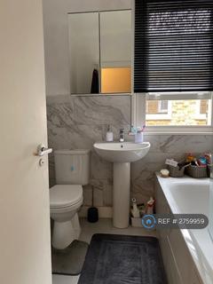 2 bedroom maisonette to rent, Trinity Road, London, N22