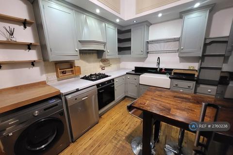 2 bedroom maisonette to rent, Manor Mount, London, SE23