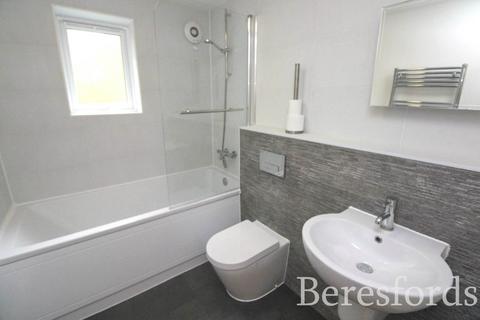 2 bedroom apartment for sale, North Street, Hornchurch, RM11