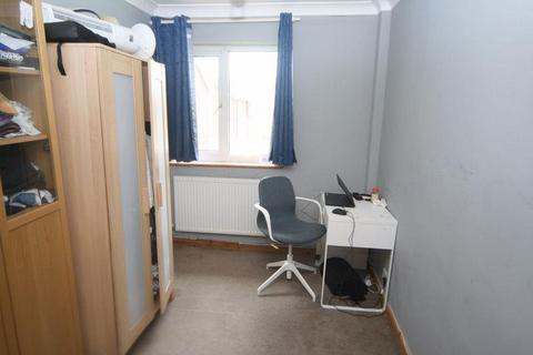 2 bedroom apartment to rent, Fairey Avenue, Hayes, Middlesex