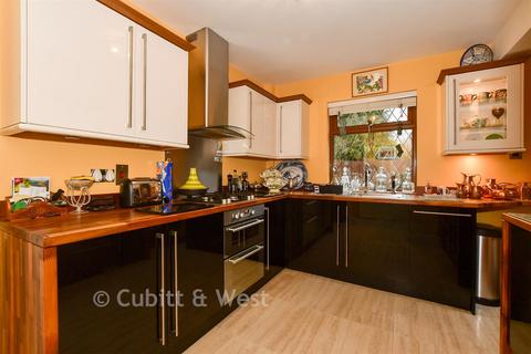 undefined, Bethune Road, Horsham RH13