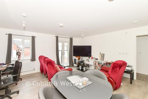 2 bedroom flat for sale, Cornwell Avenue, Forge Wood, Crawley, West Sussex