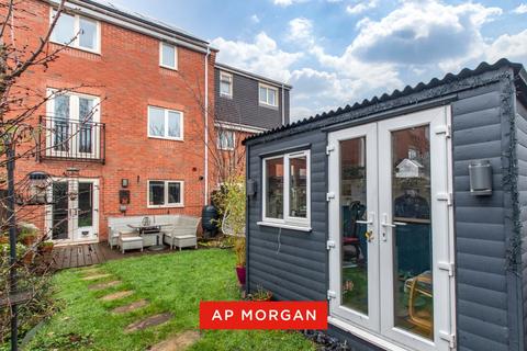 4 bedroom terraced house for sale, Regal Gardens, Bromsgrove, Worcestershire, B61
