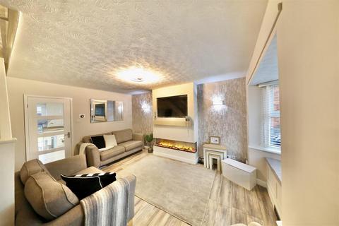 3 bedroom semi-detached house for sale, Sittingbourne Close, Hull