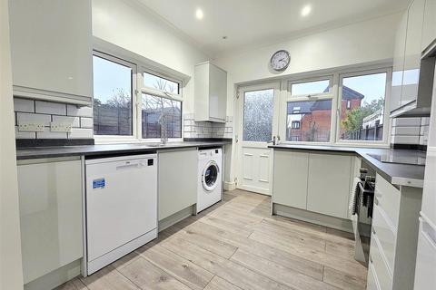 3 bedroom semi-detached house to rent, Hill Rise, Greenford