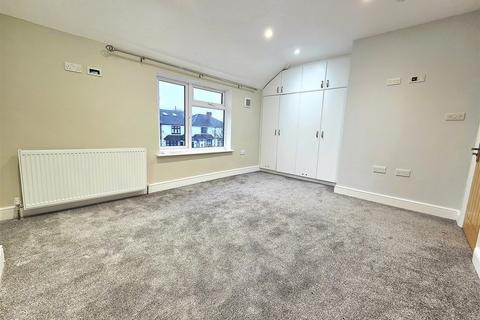 3 bedroom semi-detached house to rent, Hill Rise, Greenford