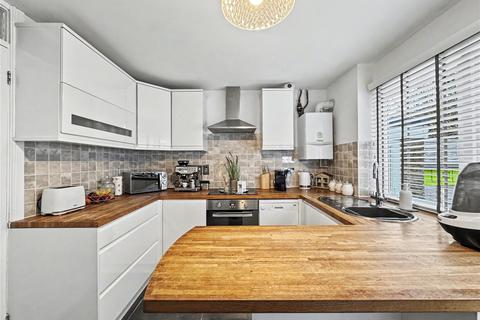 2 bedroom semi-detached house for sale, Harvesters Close, Rainham, Kent, ME8