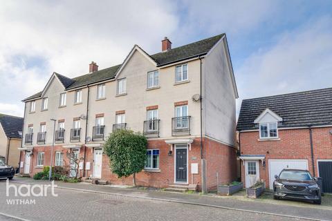 4 bedroom end of terrace house for sale, Tucker Drive, Witham