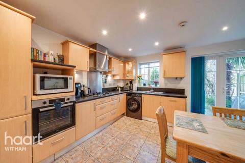 4 bedroom end of terrace house for sale, Tucker Drive, Witham