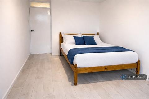 1 bedroom flat to rent, Whinchat Road, London, SE28