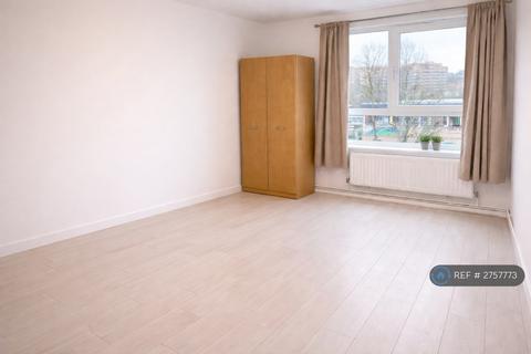 1 bedroom flat to rent, Whinchat Road, London, SE28