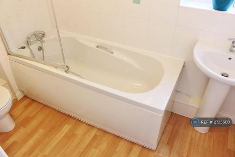 2 bedroom flat to rent, Bainton House, Swindon, SN25