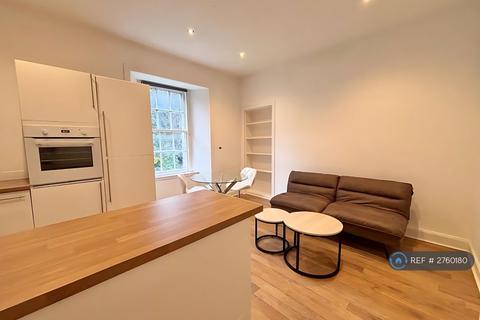 2 bedroom flat to rent, Queen Street, Stirling, FK8