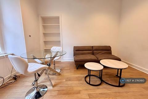 2 bedroom flat to rent, Queen Street, Stirling, FK8