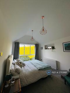 4 bedroom semi-detached house to rent, Holly Avenue, Walton-On-Thames, KT12