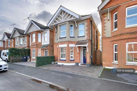 4 bedroom detached house to rent, Hankinson Road, Bournemouth, BH9