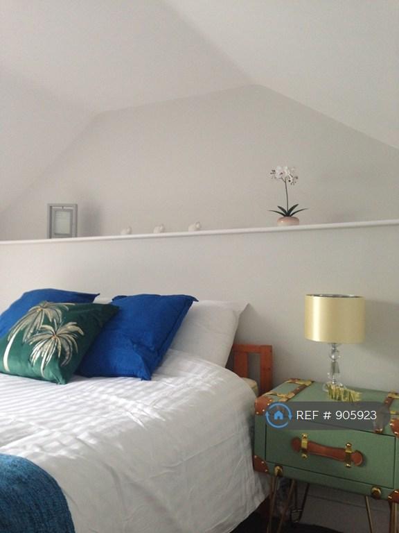 Great Sized Room With Loads Of Storage