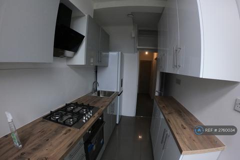 3 bedroom terraced house to rent, Arnold Road, Dagenham, RM9