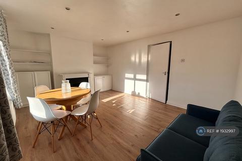 2 bedroom flat to rent, Elgar House, London, N8