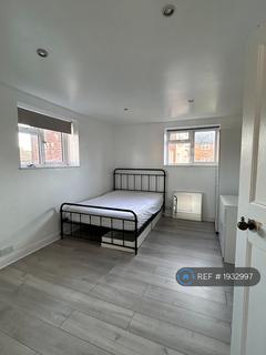 2 bedroom flat to rent, Elgar House, London, N8