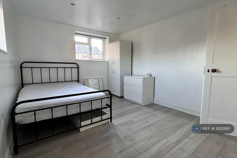 2 bedroom flat to rent, Elgar House, London, N8