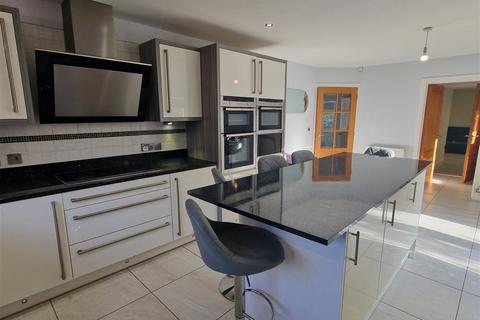 6 bedroom detached house to rent, Limes Close, Bushby, Leicester
