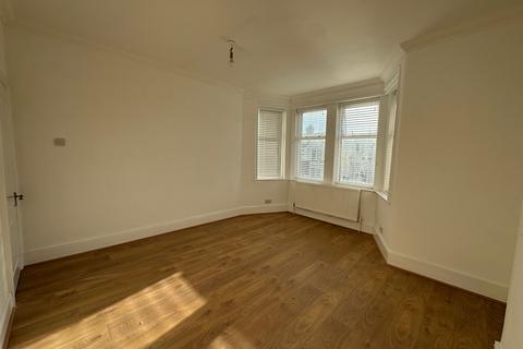 2 bedroom flat to rent, No Deposit Option, Ashgrove Road, Goodmayes, IG3