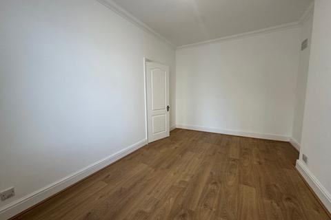 2 bedroom flat to rent, No Deposit Option, Ashgrove Road, Goodmayes, IG3