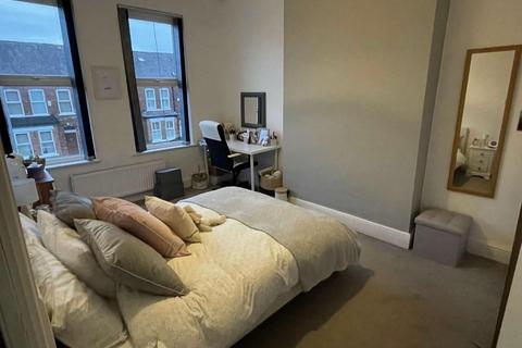 6 bedroom house to rent, Lombard Grove, Manchester, M14