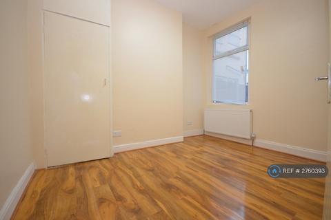 2 bedroom flat to rent, Green Street, London, E7