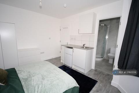 1 bedroom in a house share to rent, Crawley Green Road, Luton, LU2