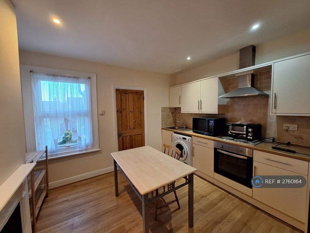 1st Floor Shared Kitchen