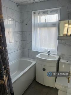 3 bedroom detached house to rent, Savoy Close, London, E15