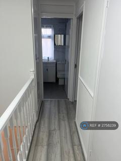 3 bedroom detached house to rent, Savoy Close, London, E15