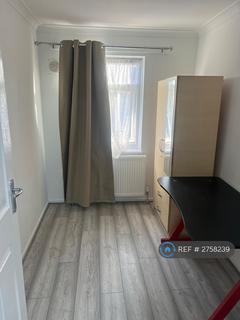 3 bedroom detached house to rent, Savoy Close, London, E15