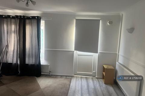 3 bedroom detached house to rent, Savoy Close, London, E15
