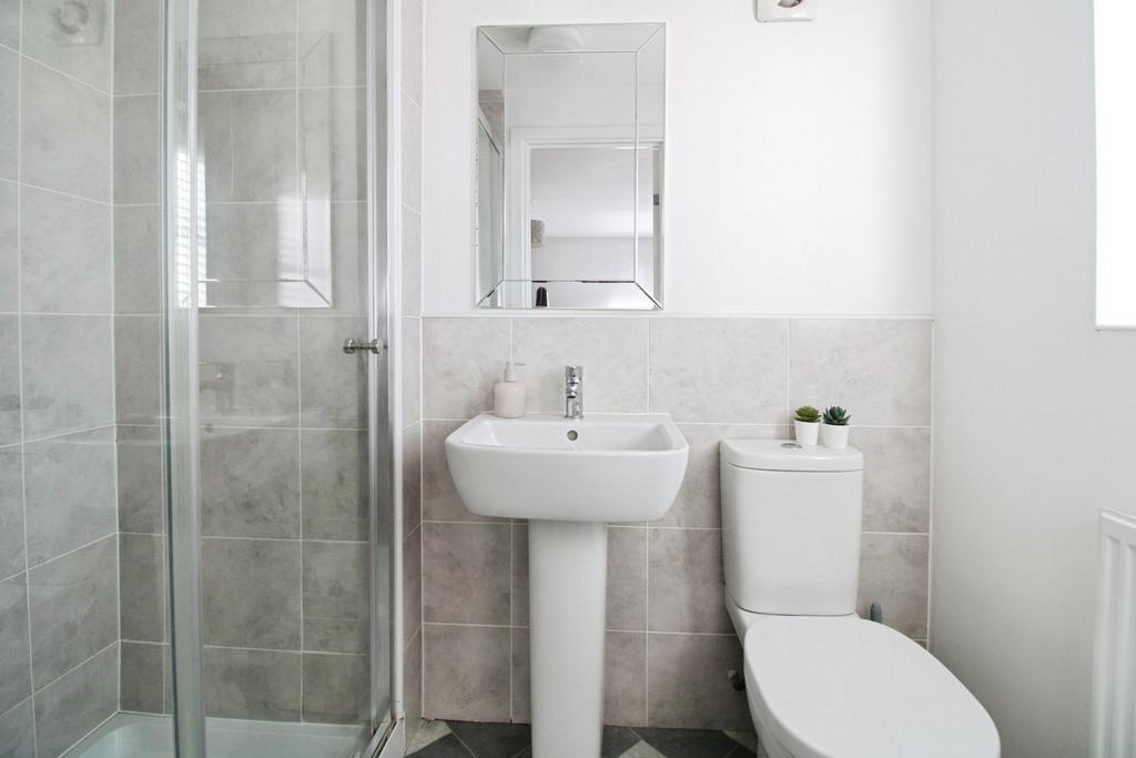 En Suite Shower Room