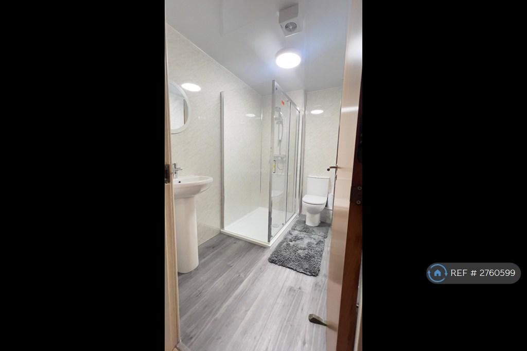 Common Toilet &amp; Shower Enclosure