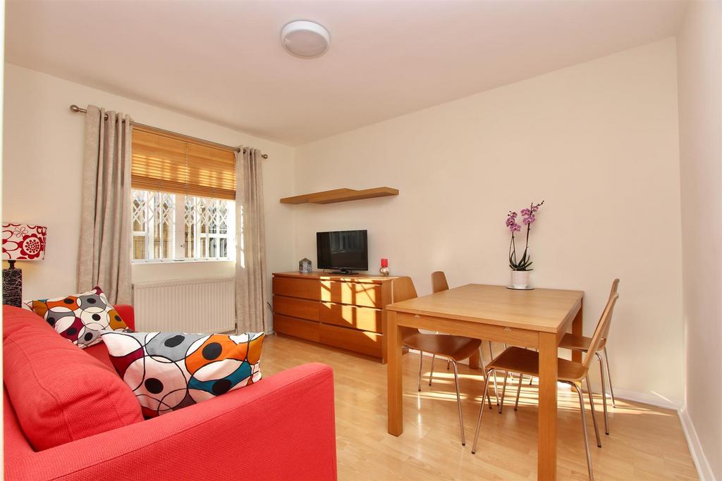 Hayhurst Court, N1
