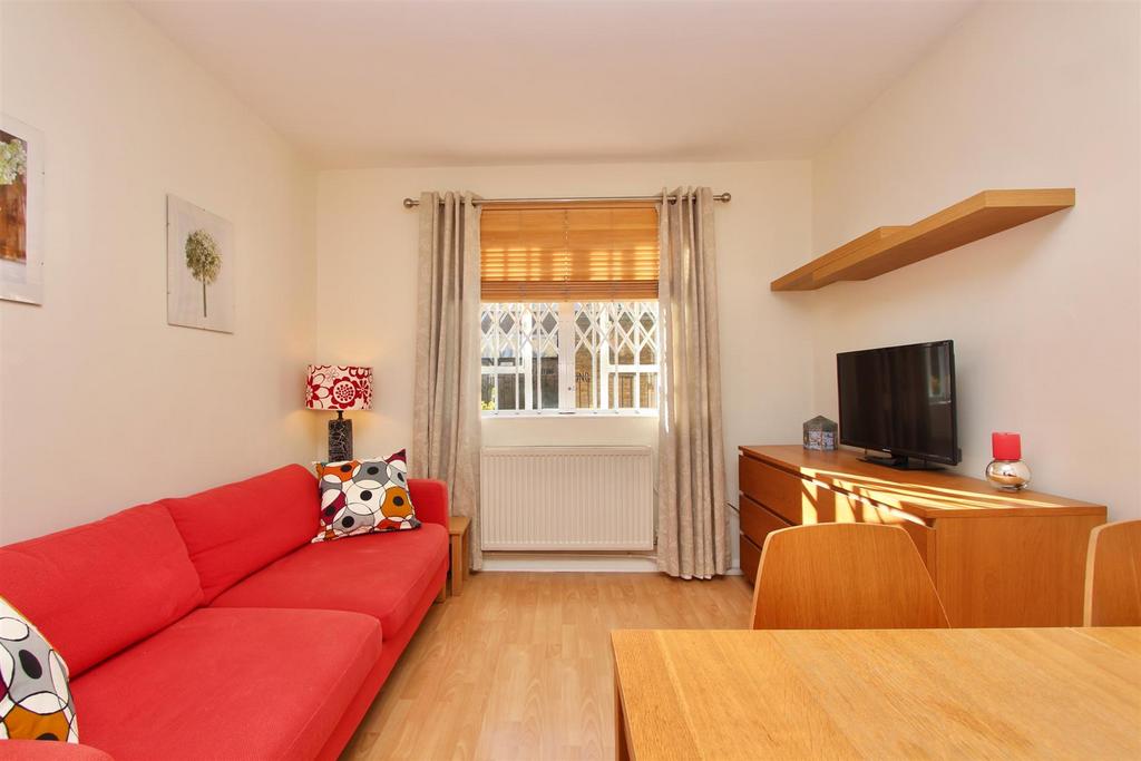 Hayhurst Court, N1