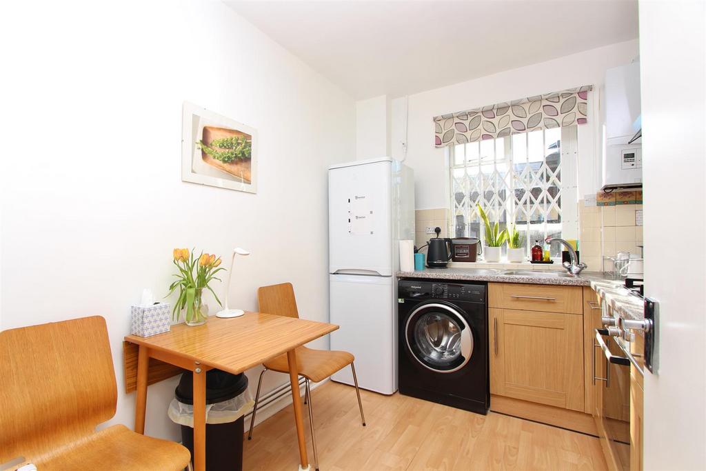 Hayhurst Court, N1