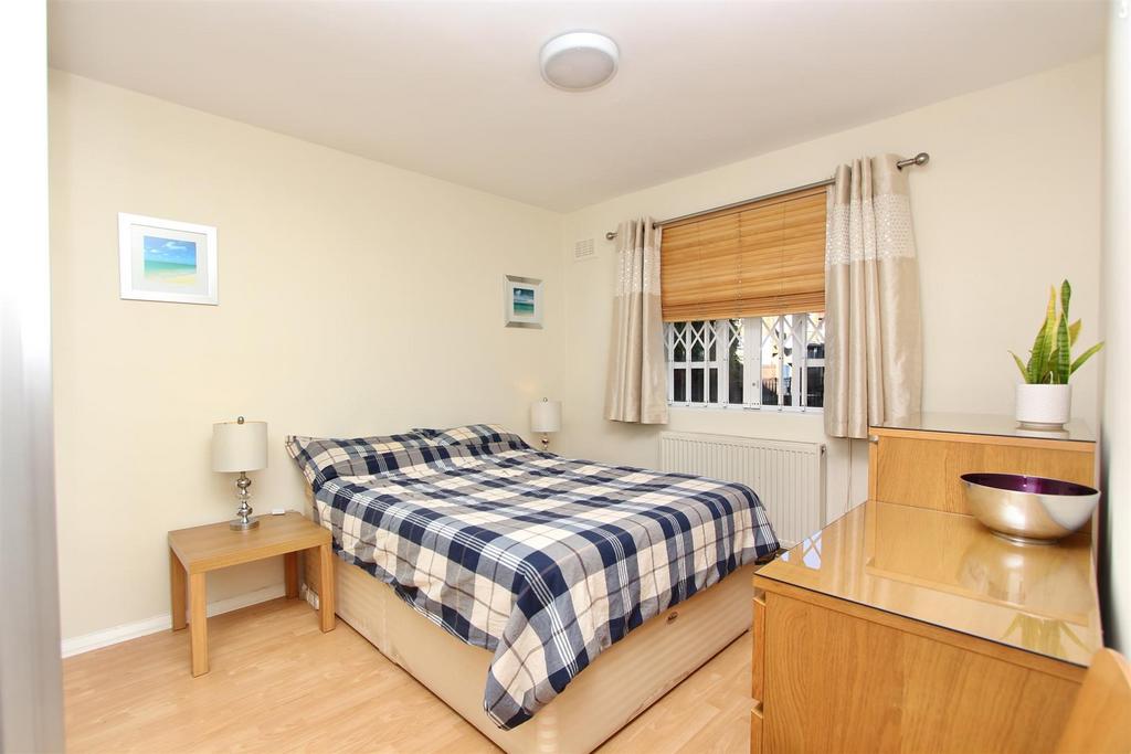 Hayhurst Court, N1